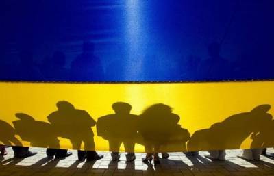 Только треть украинцев одобрила создание СЭЗ на Донбассе — опрос
