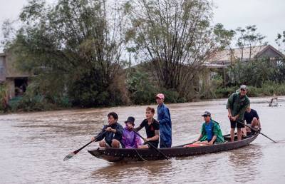Жертвами наводнения в центральной части Вьетнама стали 105 человек