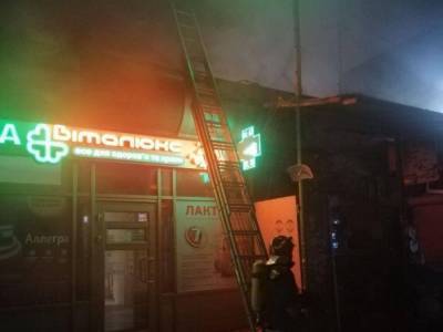 Спасатели ликвидировали возгорание в киосках на Вокзальной площади в Киеве