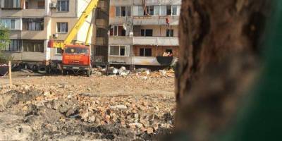 Взрыв газа на Позняках: жители дома рассказали, что спасатели выбрасывали из окон мебель и технику