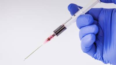 Онищенко назвал сроки вакцинации россиян от COVID-19