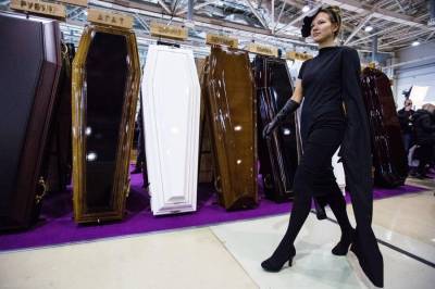 Москва онлайн: дефиле траурной моды пройдет на выставке "Некрополь-Tanexpo"