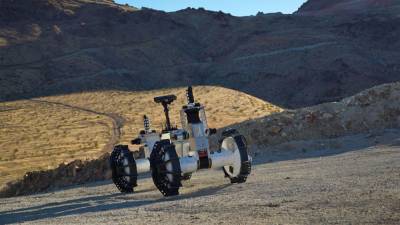 НАСА тестирует нового ровера DuAxel в пустыне Мохаве