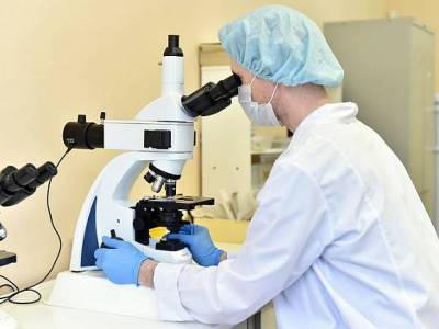 Волгоградцы потратили на лечение коронавируса 50 тыс. рублей и не могут вернуться на работу из-за закрытия лабораторий