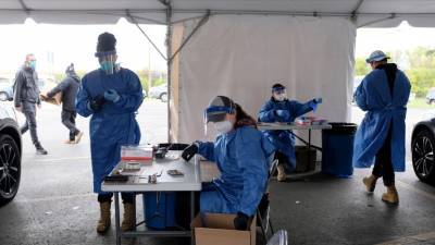 В США за сутки выявили более 58 тысяч новых случаев коронавируса