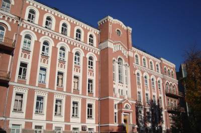 Из окна киевской больницы выпала больная коронавирусом женщина