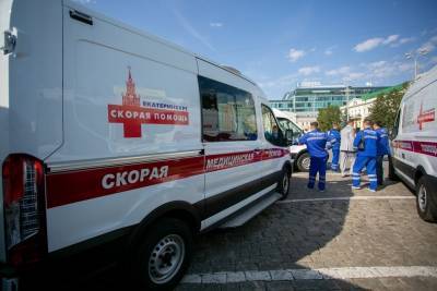 Свердловские власти попросили пациентов с легкой формой коронавируса не вызывать скорую