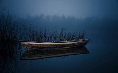 На Ямале в протоке реки в лодке плавали два мертвеца