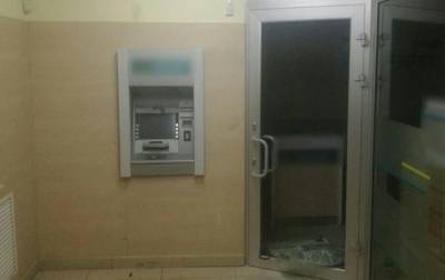 В Киеве без взрыва вскрыли банкомат и украли деньги