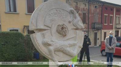 Цветы от Марии: в Италии открыли памятник советскому партизану