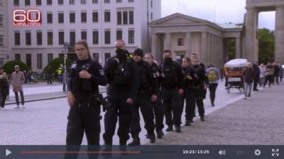 СМИ показали колонну полицейских, которые охраняют Навального в Германии