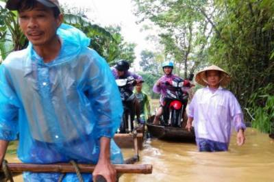 Похоронены под водой: во Вьетнаме от наводнения погибли 90 человек, 32 пропали без вести, 5 миллионов пострадали. Фото