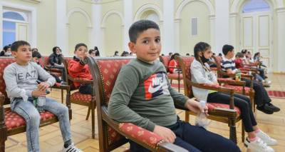 "Они самая уязвимая группа": в резиденции президента сыграли спектакль для детей из Арцаха