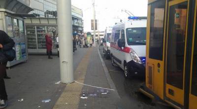 В Минске у остановочного пункта женщина попала под колеса автобуса