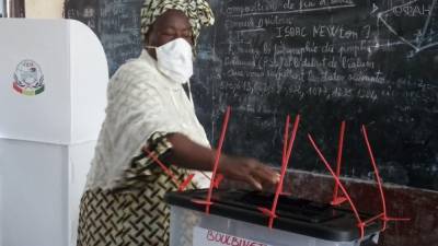 Лидер гвинейской оппозиции объявил о победе, не дожидаясь итогов выборов