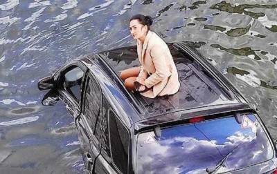Девушка на крыше авто в Харькове стала мемом