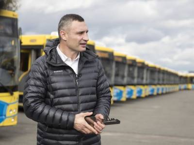 Сегодня на дорогах Киева появилось 50 новых современных автобусов, в ближайшее время выйдет еще 150 – Кличко
