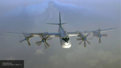 Видео полета российских Ту-95МС вблизи Аляски появилось в Сети
