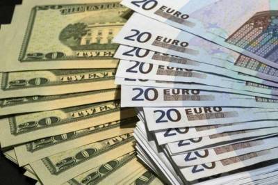 Закрытие межбанка: доллар потерял по 3 копейки, а евро вырос на продаже