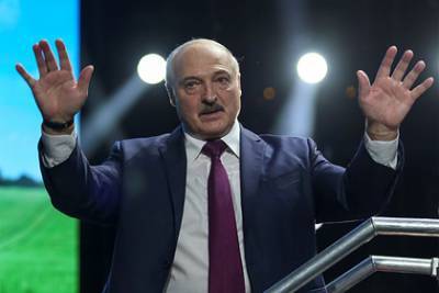 Лукашенко заявил о неготовности «загрузить» женщину Белоруссией