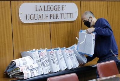 В Италии осудили пенсионеров за издевательства над соседями