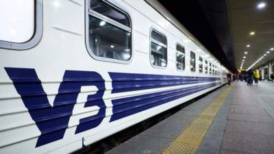 "Укрзализныця" призвала не останавливать поезда на карантине