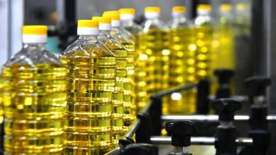 Продуктовое колебание: что могло вызвать рост цен на подсолнечное масло в России
