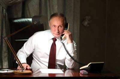Путин провел телефонную беседу с Макроном