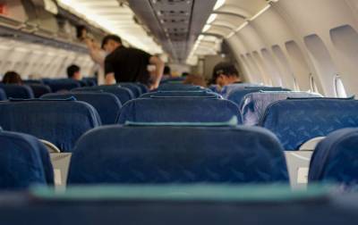 Зараженная коронавирусом женщина скончалась прямо на борту самолета