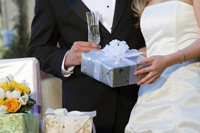Невеста составила список роскошных подарков и решила не звать бедных гостей