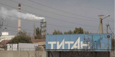 Бывший завод Фирташа в оккупированном Крыму уволит часть рабочих, чтобы рассчитаться с долгами