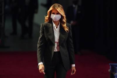 Переболевшая коронавирусом жена Трампа отменила выступление из-за кашля