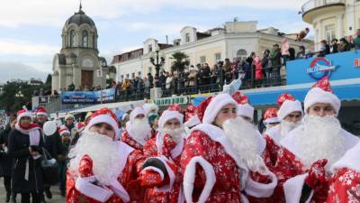 Россияне готовятся к новогодним праздникам в Крыму