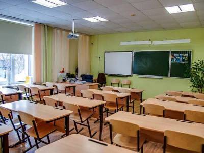 В Петербурге насчитали более 300 заболевших коронавирусом учителей