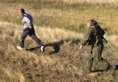 Смоленские пограничники задержали иностранцев с документами из Интернета