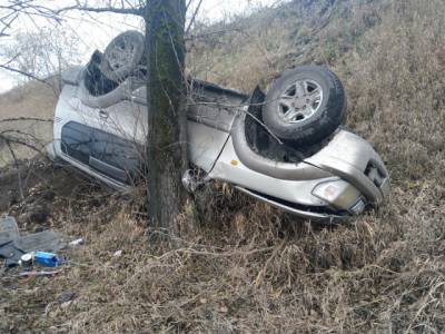 В Кузбассе водитель Land Cruiser сбил двух пешеходов и перевернулся
