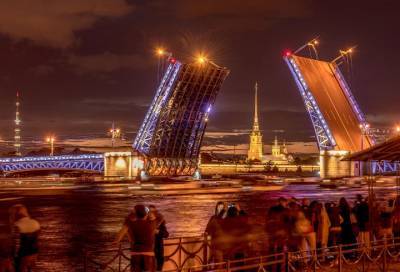 Петербург назвали лучшим городом России для путешествий осенью