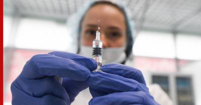 Вирусолог рассказал, кому не поможет прививка от коронавируса