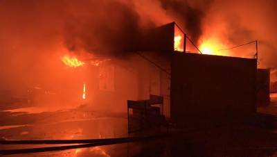 В Караганде произошёл пожар на рынке "Арай"