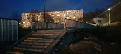 Аварийный мост без ограждений стал угрозой для пешеходов в Петрозаводске (ФОТО)