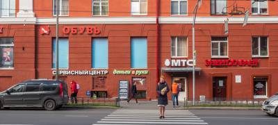 Суд признал незаконными требования властей Петрозаводска по установке вывесок на зданиях