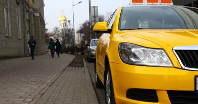 Депутаты предложили обязать агрегаторы такси регистрироваться в регионах