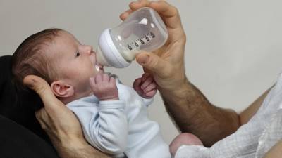 Бутылочки для кормления вынуждают детей глотать миллионы частиц микропластика в день