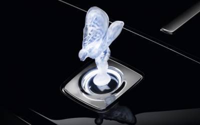 Rolls-Royce снимает статуэтку с подсветкой на капоте автомобилей из-за директивы ЕС