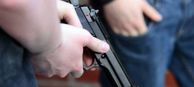 Ухажер с пистолетом прорывался к своей девушке в общежитие Петрозаводска