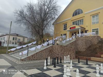 Шахматная доска появилась на Театральной площади в Дальнем Константинове