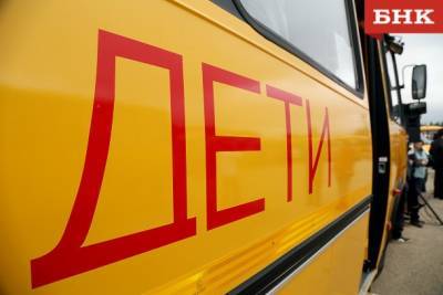 В Сосногорске школьный автобус столкнулся с «Уралом»