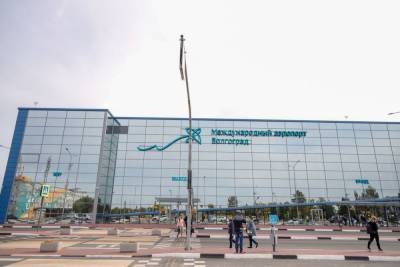 В Волгограде ограждение аэропорта протаранил БТР