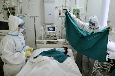 В России за сутки от COVID-19 умерли 317 человек — это новый максимум с начала эпидемии