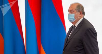 Президент Армении наградил группу военнослужащих орденом "Боевого креста"